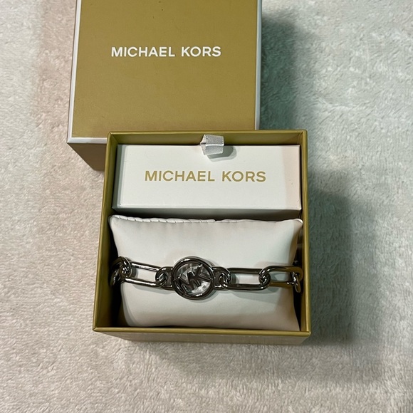 NEW Michael Kors link bracelet. Silver tone. Adjustable two sizes. - Picture 2 of 13